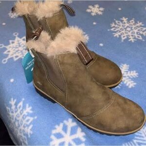 Women’s brown size 9 boots NWT